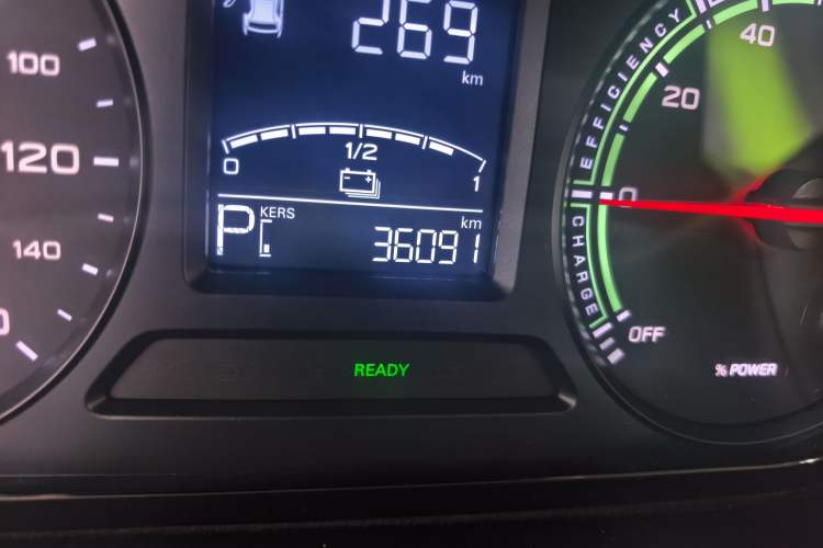 Used Roewe Clever 2021 302km All-Round Version Odometer Close Up