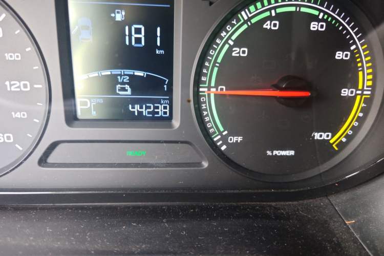 Used Roewe Clever 2021 302 km New Four-Seater Super-Efficient Version Odometer Close Up