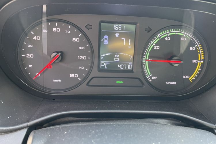 Used Roewe Clever 2021 302 km New Four-Seater Super-Efficient Version Odometer Close Up