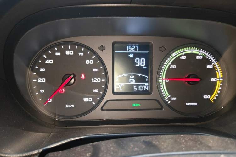 Used Roewe Clever 2021 302km All-Round Version Odometer Close Up