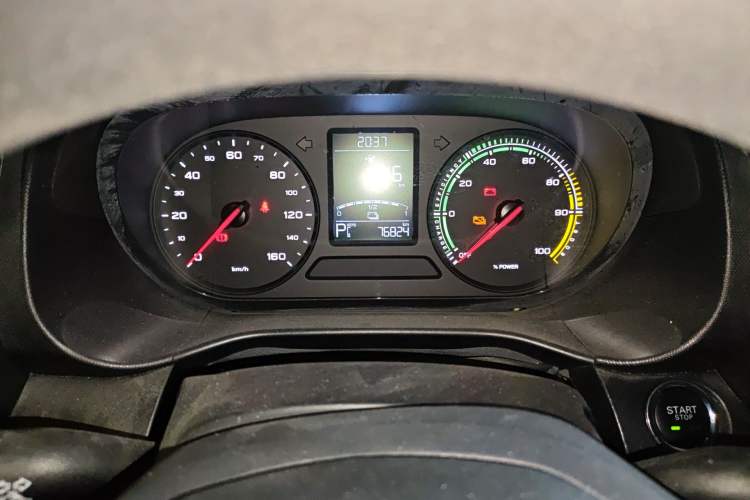 Used Roewe Clever 2021 302 km New Four-Seater Super-Efficient Version Odometer Close Up