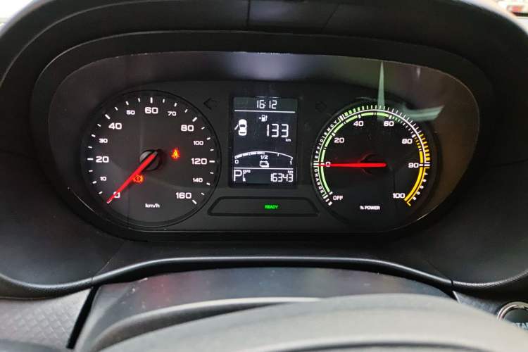 Used Roewe Clever 2021 302km Excellence Edition Odometer Close Up
