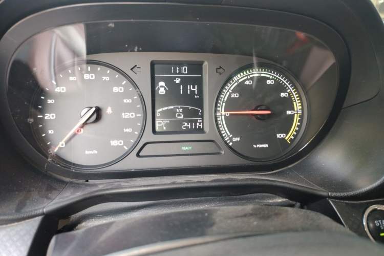 Used Roewe Clever 2021 302km All-Round Version Odometer Close Up