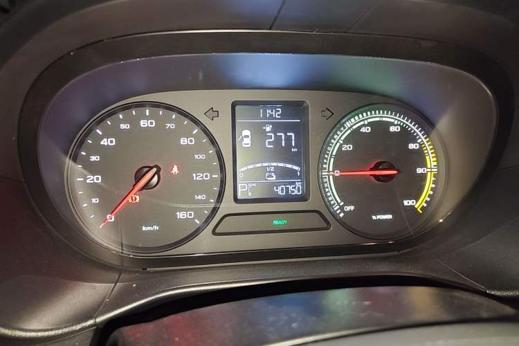 Used Roewe Clever 2021 302km Excellence Edition Odometer Close Up