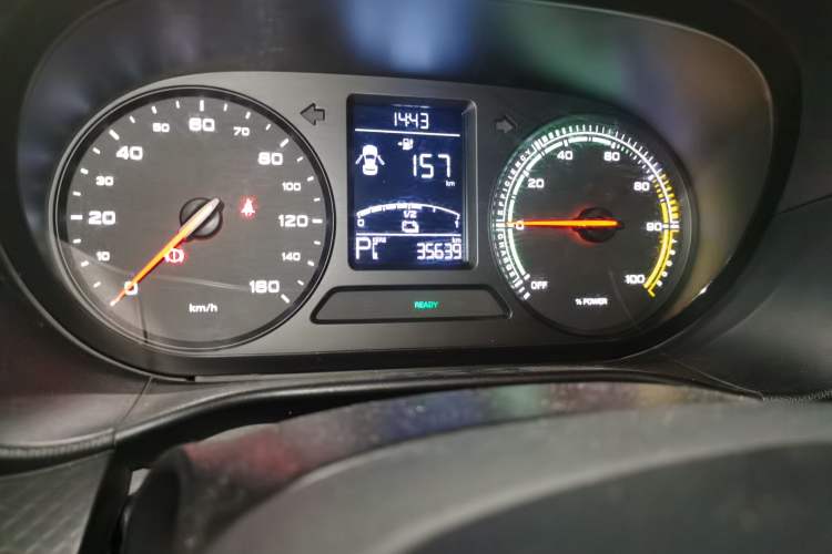 Used Roewe Clever 2021 302km All-Round Version Odometer Close Up