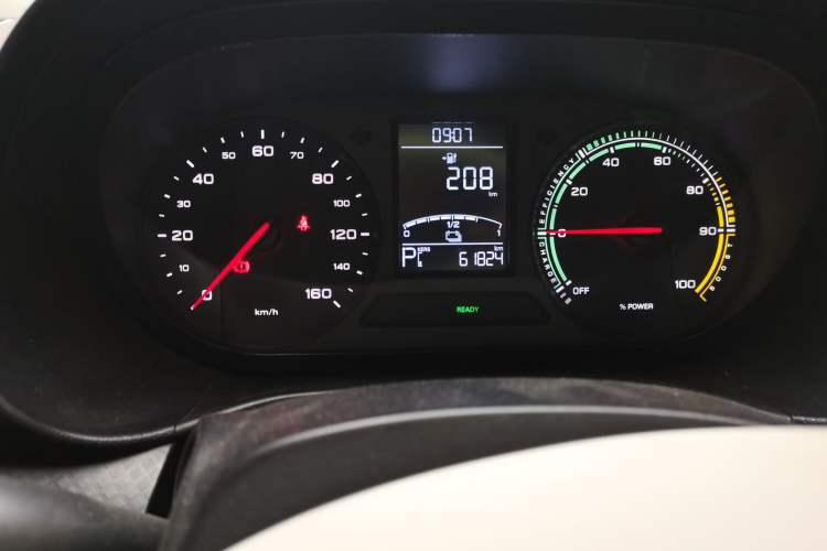 Used Roewe Clever 2021 302km All-Round Version Odometer Close Up