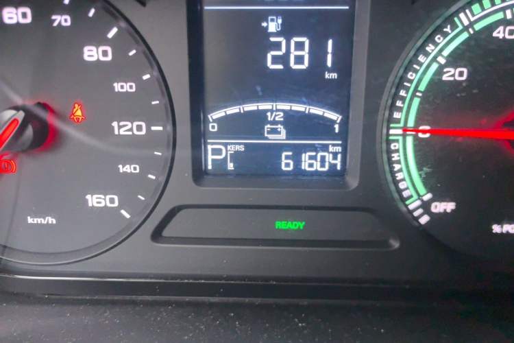 Used Roewe Clever 2021 302km All-Round Version Odometer Close Up