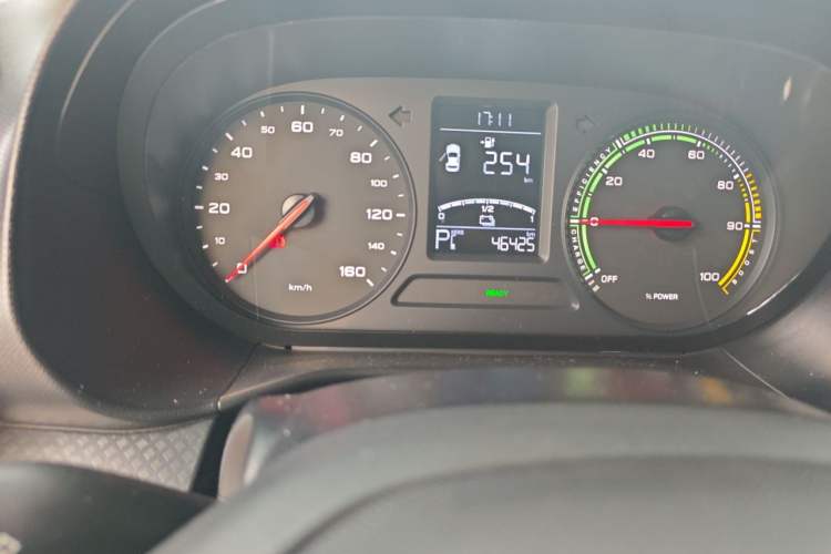 Used Roewe Clever 2021 302km All-Round Version Odometer Close Up