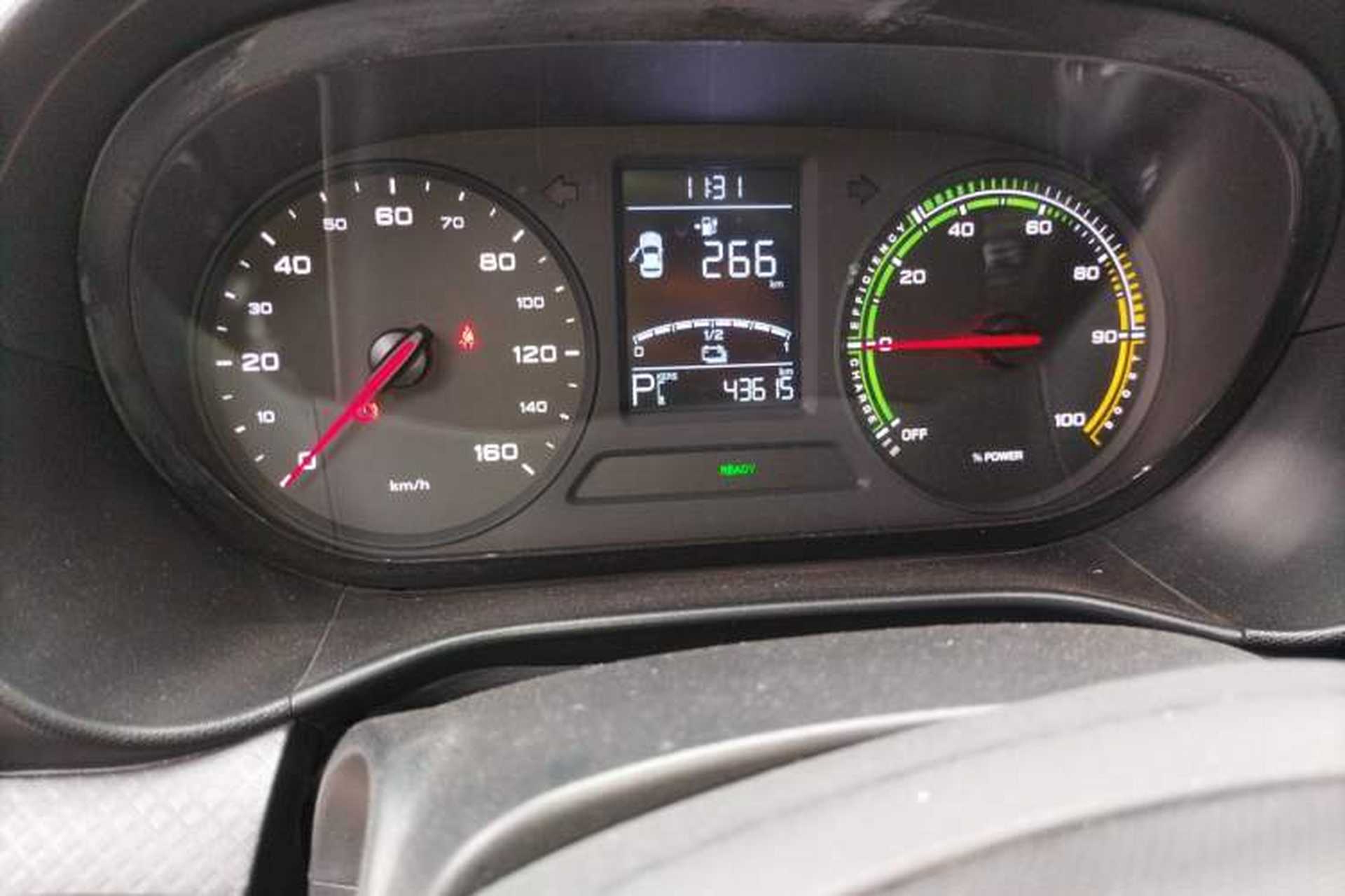 Used Roewe Clever 2021 302 km New Four-Seater Super-Efficient Version Odometer Close Up
