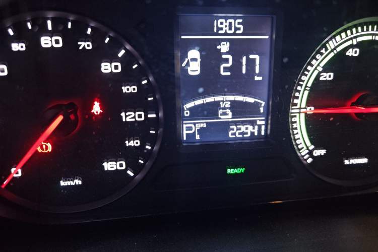 Used Roewe Clever 2021 302 km New Four-Seater Super-Efficient Version Odometer Close Up