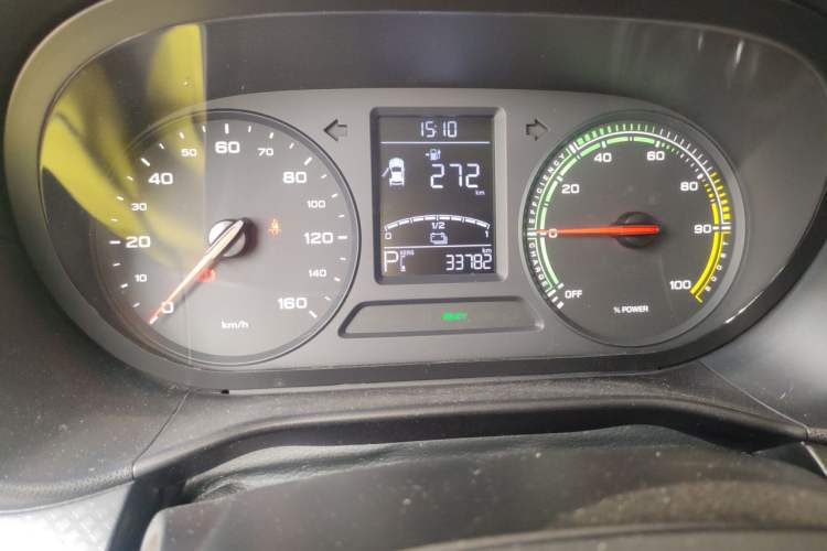 Used Roewe Clever 2021 302km All-Round Version Odometer Close Up