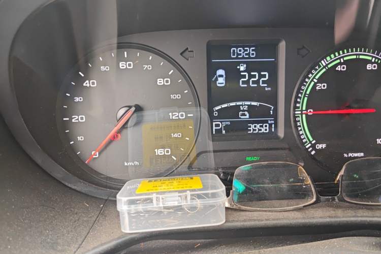 Used Roewe Clever 2021 302km Excellence Edition Odometer Close Up