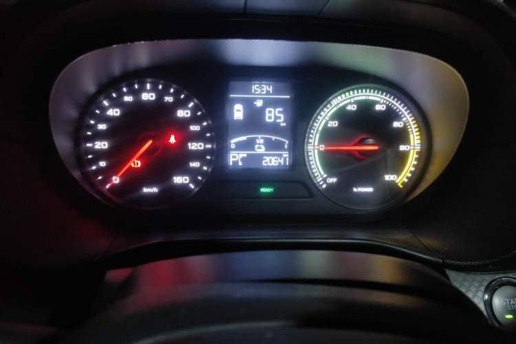 Used Roewe Clever 2021 302 km New Four-Seater Super-Efficient Version Odometer Close Up
