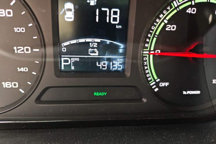 Used Roewe Clever 2021 302 km New Four-Seater Super-Efficient Version Odometer Close Up