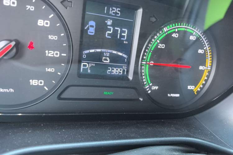 Used Roewe Clever 2021 302km All-Round Version Odometer Close Up