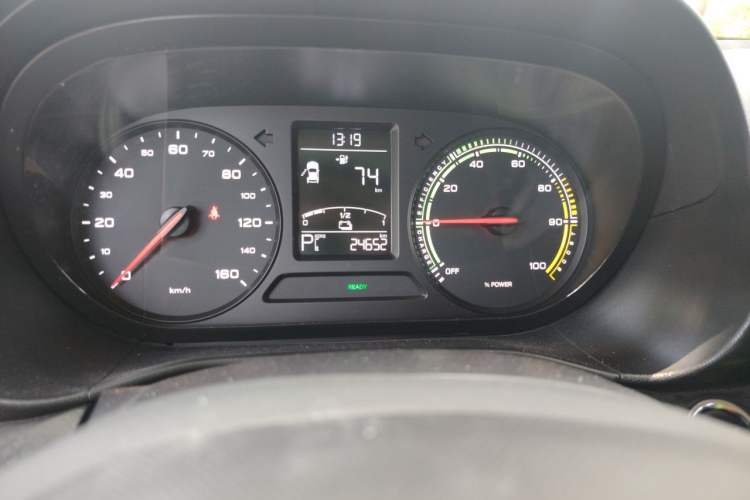 Used Roewe Clever 2021 302km All-Round Version Odometer Close Up