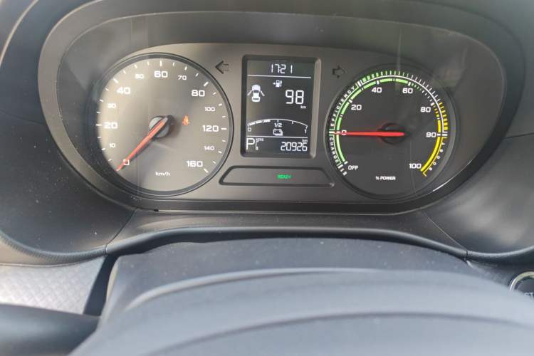 Used Roewe Clever 2021 302 km New Four-Seater Super-Efficient Version Odometer Close Up