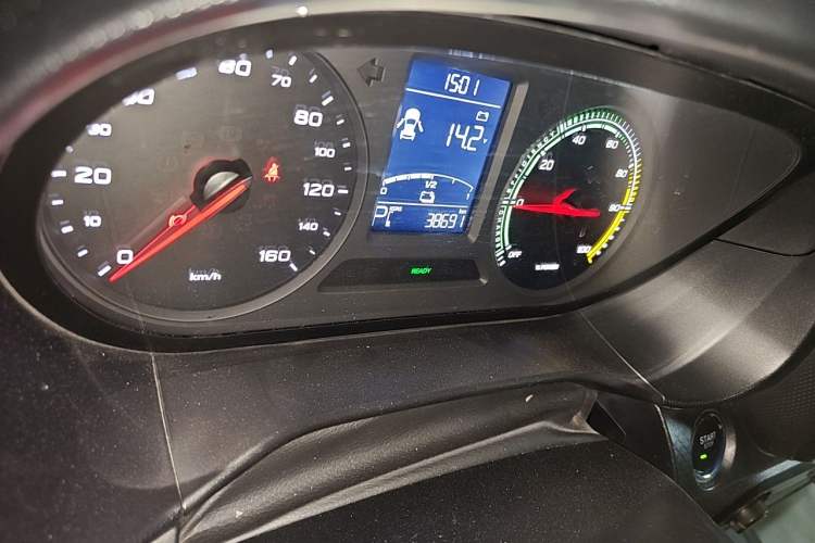 Used Roewe Clever 2021 302km Excellence Edition Odometer Close Up