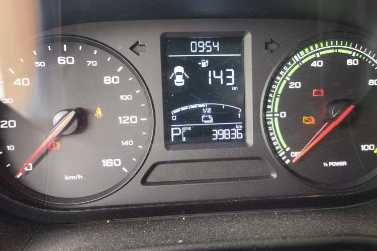 Used Roewe Clever 2021 302km All-Round Version Odometer Close Up