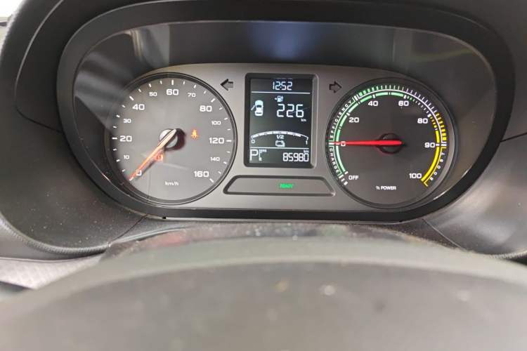 Used Roewe Clever 2021 302km All-Round Version Odometer Close Up