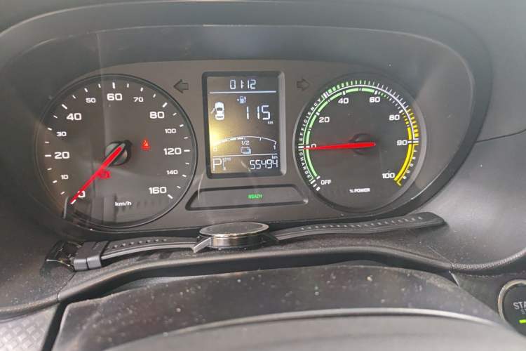 Used Roewe Clever 2021 302km Excellence Edition Odometer Close Up