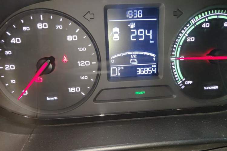 Used Roewe Clever 2021 302 km New Four-Seater Super-Efficient Version Odometer Close Up