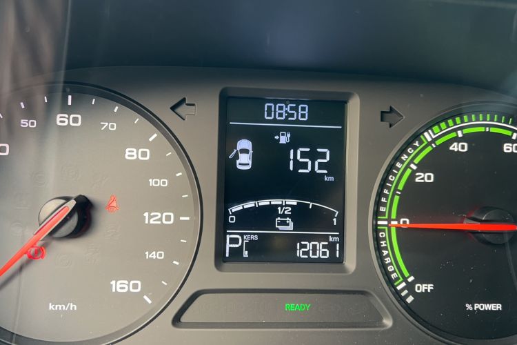 Used Roewe Clever 2021 302 km New Four-Seater Super-Efficient Version Odometer Close Up