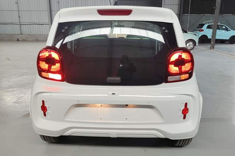 Used Roewe Clever 2021 302 km New Four-Seater Super-Efficient Version Rear