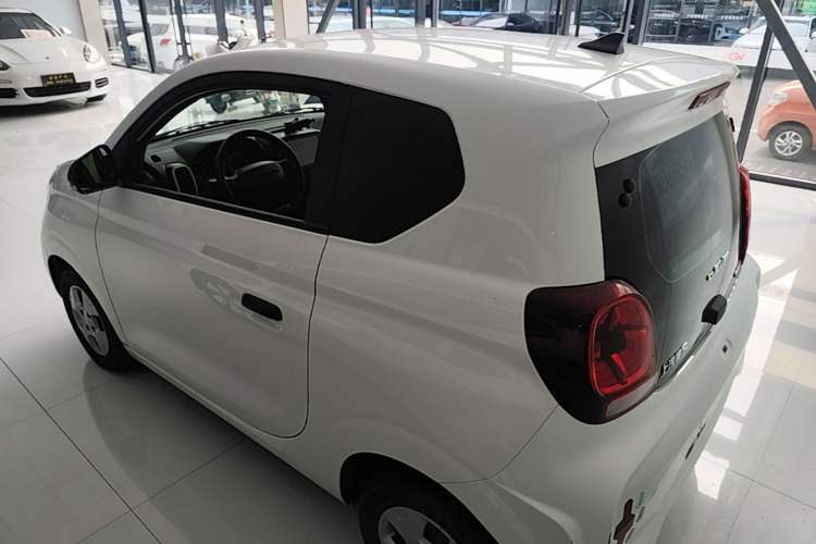 Used Roewe Clever 2021 302 km New Four-Seater Super-Efficient Version Rear Left 45 Deg