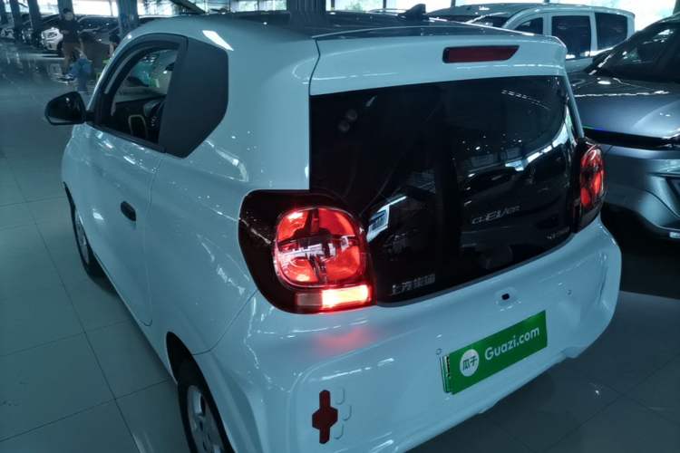 Used Roewe Clever 2021 302 km New Four-Seater Super-Efficient Version Rear Left 45 Deg