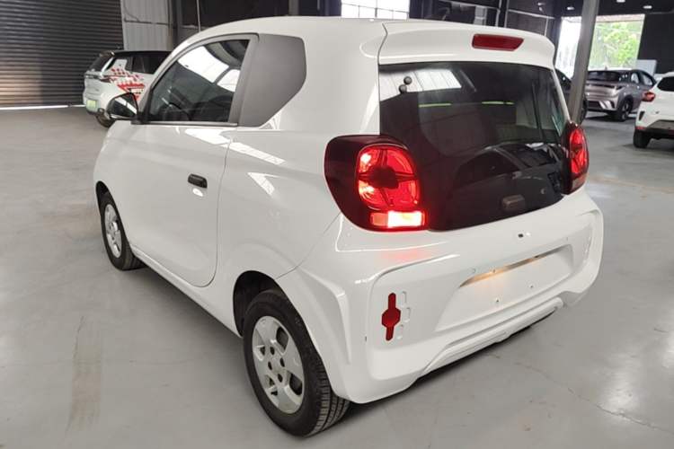 Used Roewe Clever 2021 302 km New Four-Seater Super-Efficient Version Rear Left 45 Deg