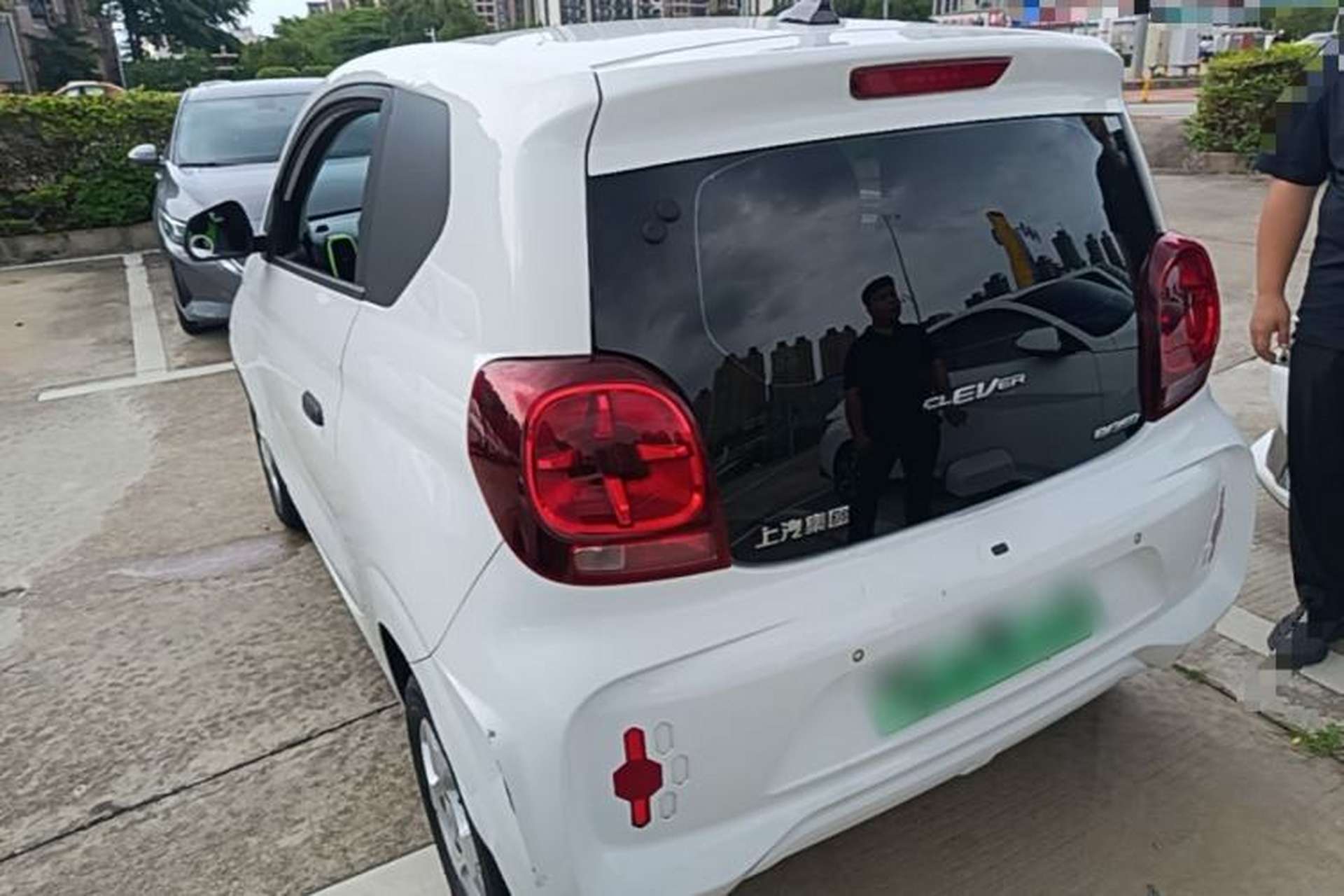 Used Roewe Clever 2021 302 km New Four-Seater Super-Efficient Version Rear Left 45 Deg