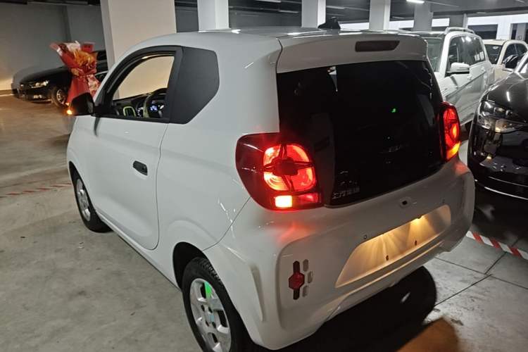 Used Roewe Clever 2021 302 km New Four-Seater Super-Efficient Version Rear Left 45 Deg