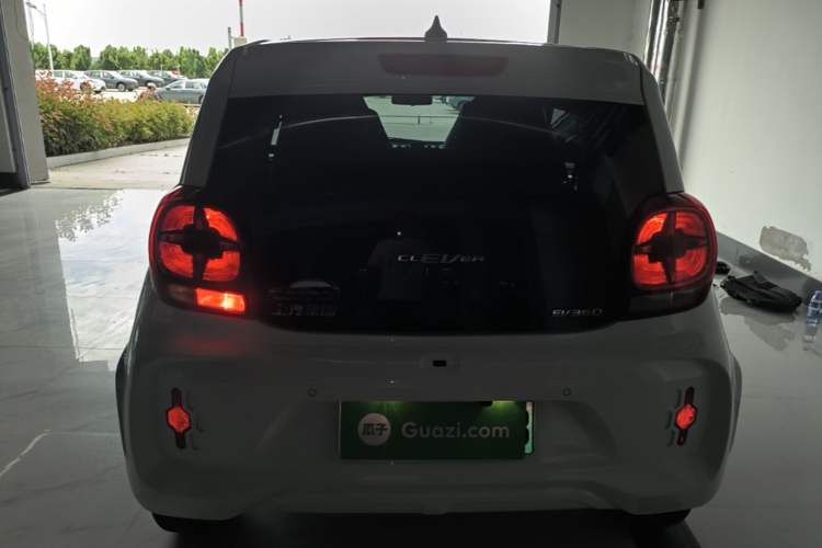 Used Roewe Clever 2021 302 km New Four-Seater Super-Efficient Version Rear