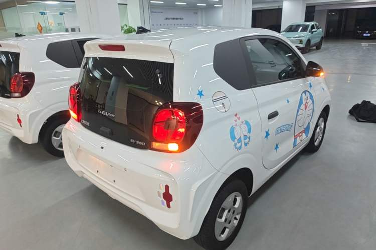 Used Roewe Clever 2021 302 km New Four-Seater Super-Efficient Version Rear Right 45 Deg
