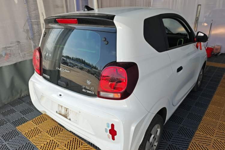 Used Roewe Clever 2021 302 km New Four-Seater Super-Efficient Version Rear Right 45 Deg