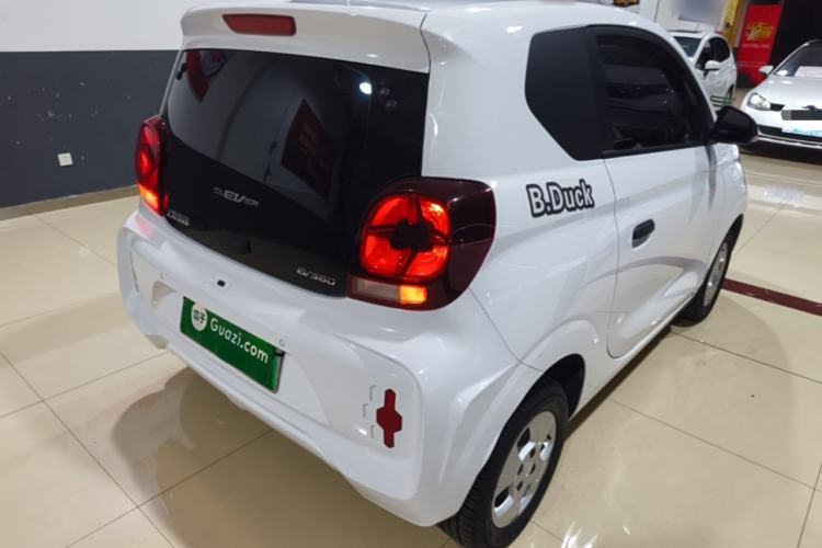 Used Roewe Clever 2021 302km All-Round Version Rear Right 45 Deg