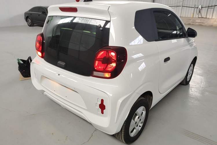 Used Roewe Clever 2021 302 km New Four-Seater Super-Efficient Version Rear Right 45 Deg
