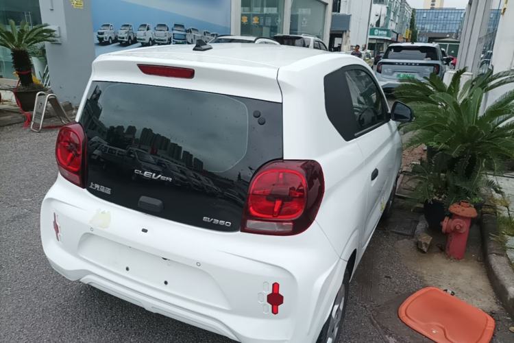 Used Roewe Clever 2021 302km All-Round Version Rear Right 45 Deg