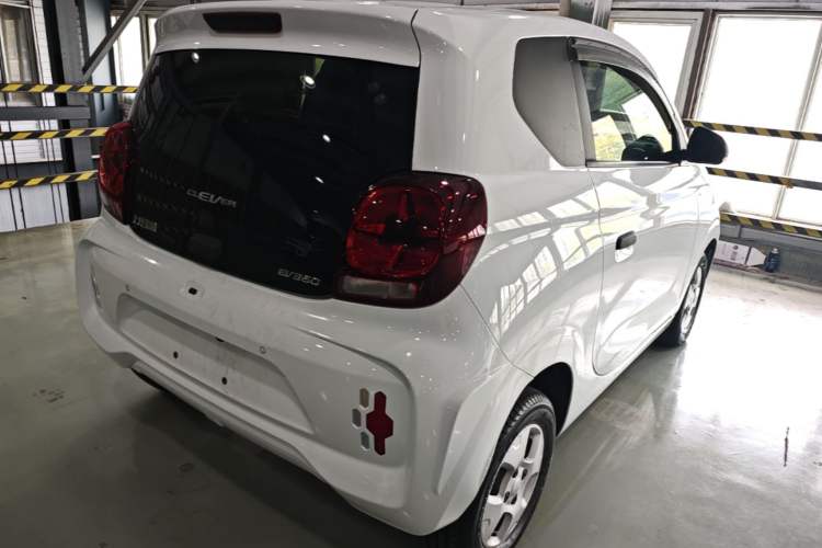 Used Roewe Clever 2021 302 km New Four-Seater Super-Efficient Version Rear Right 45 Deg