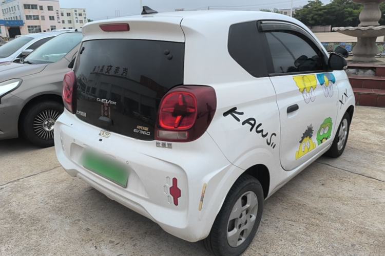Used Roewe Clever 2021 302 km New Four-Seater Super-Efficient Version Rear Right 45 Deg