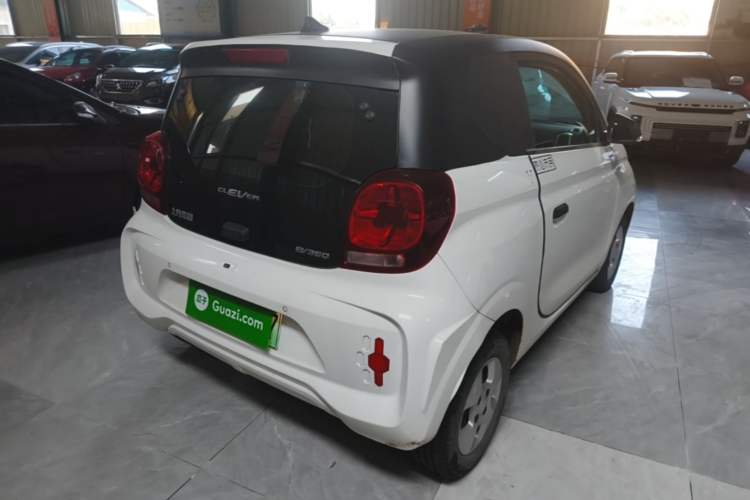 Used Roewe Clever 2021 302km All-Round Version Rear Right 45 Deg