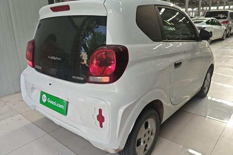 Used Roewe Clever 2021 302km All-Round Version Rear Right 45 Deg