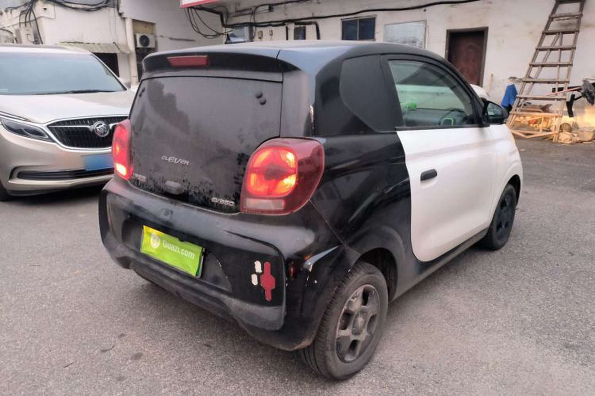 Used Roewe Clever 2021 302 km New Four-Seater Super-Efficient Version Rear Right 45 Deg