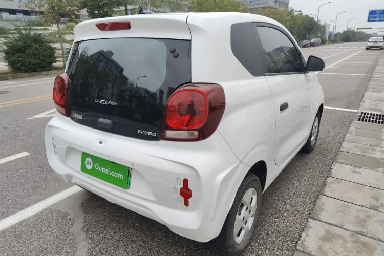 Used Roewe Clever 2021 302 km New Four-Seater Super-Efficient Version Rear Right 45 Deg