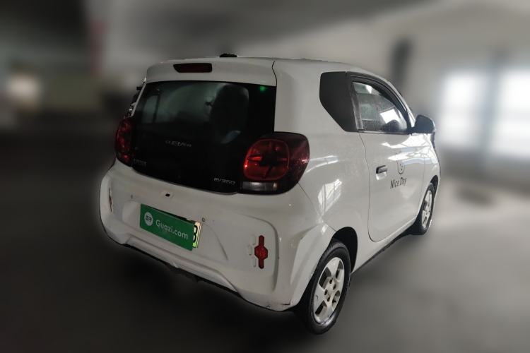 Used Roewe Clever 2021 302km All-Round Version Rear Right 45 Deg
