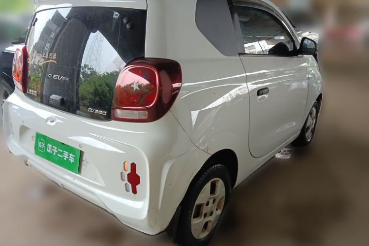 Used Roewe Clever 2021 302 km New Four-Seater Super-Efficient Version Rear Right 45 Deg