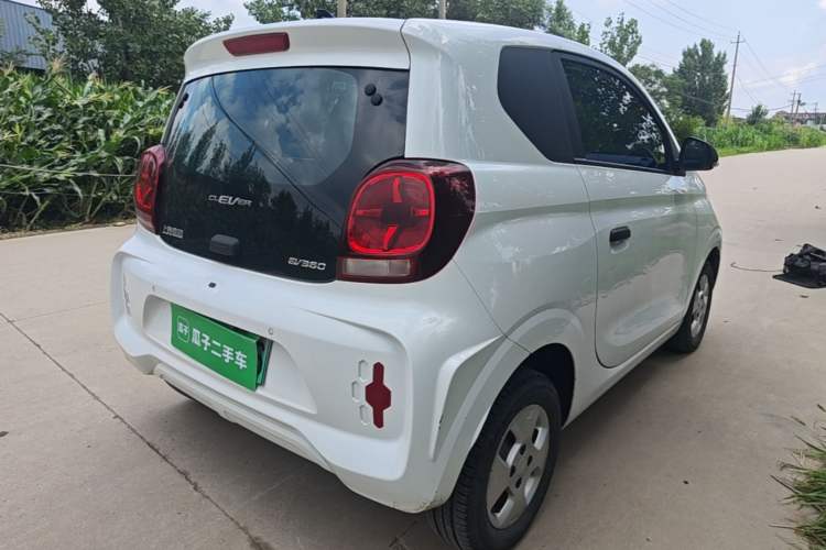Used Roewe Clever 2021 302km All-Round Version Rear Right 45 Deg