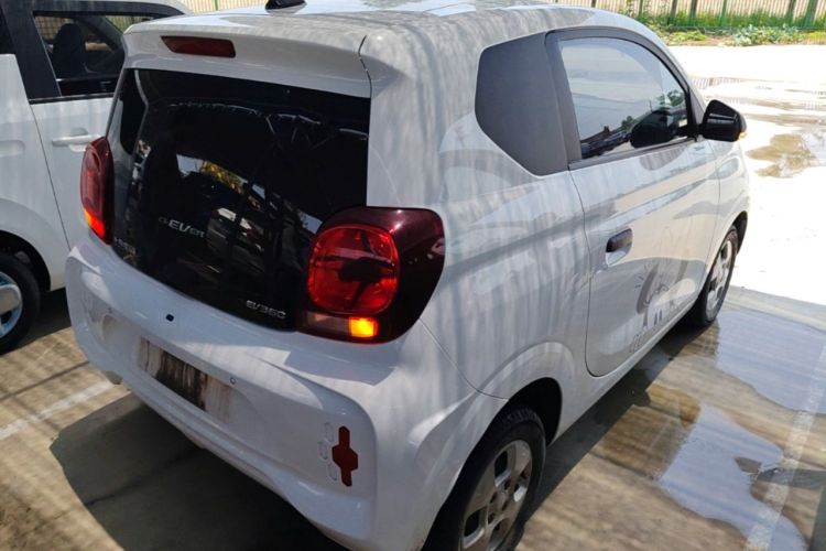 Used Roewe Clever 2021 302 km New Four-Seater Super-Efficient Version Rear Right 45 Deg