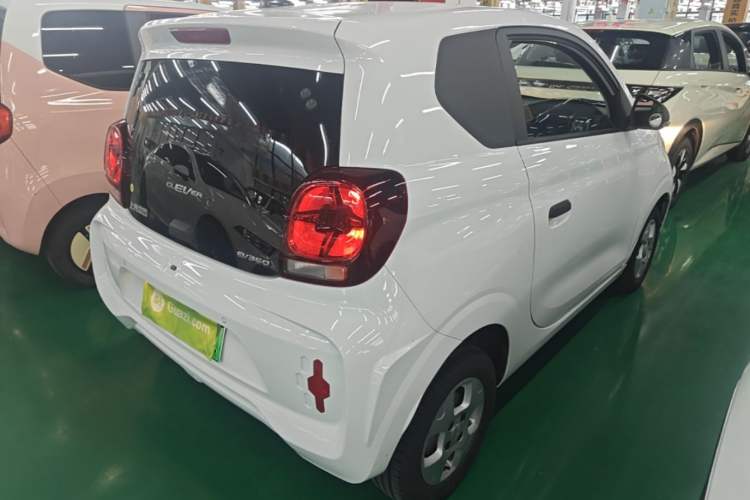 Used Roewe Clever 2021 302 km New Four-Seater Super-Efficient Version Rear Right 45 Deg